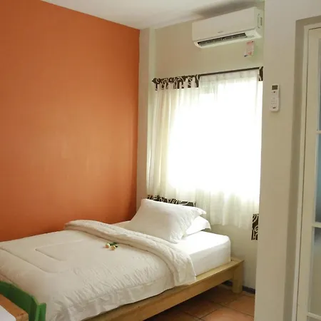 Roemah 28 Syariah Hotel Medan Exterior photo